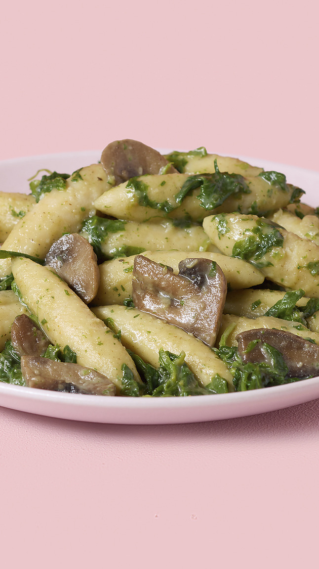 BIO_Schupfnudelpfanne_mit_Spin_detail_35240 BIO_Schupfnudelpfanne_mit_Spin_detail_35240